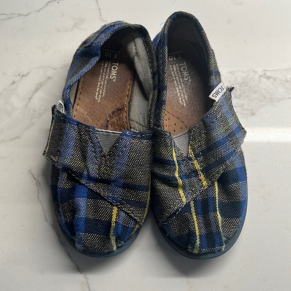 Adorable kid Toms
